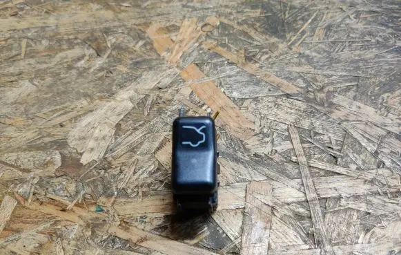 Tailgate opening switch