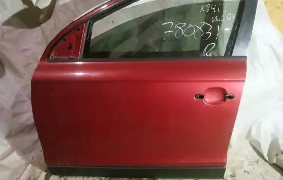 Audi Q7 4L Front door raudonos