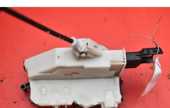 Citroen Berlingo Front door lock PSA828405