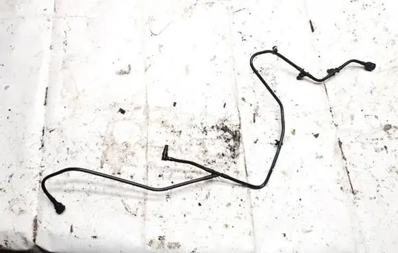 Mercedes-Benz EQB Fuel line/pipe/hose 