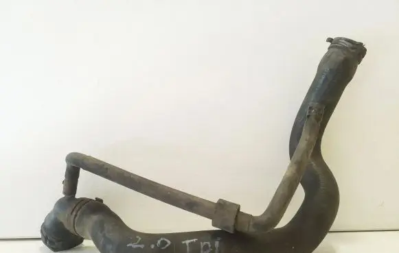 Volkswagen PASSAT B6 Engine coolant pipe/hose