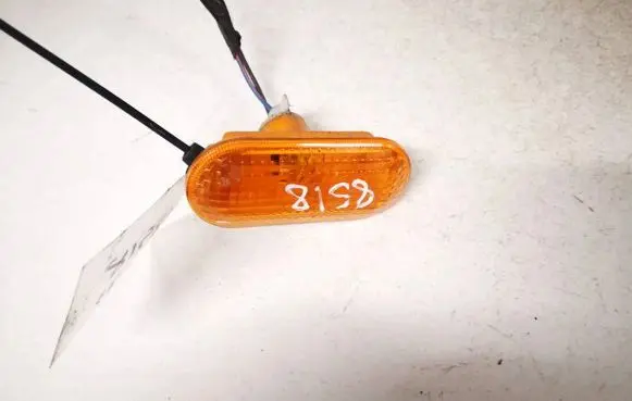 Ford Focus C-MAX Front fender indicator light 2s6a13k354ad 2s6a-13k354-ad