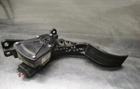 Hyundai Santa Fe Accelerator throttle pedal CGB0097A2B900
