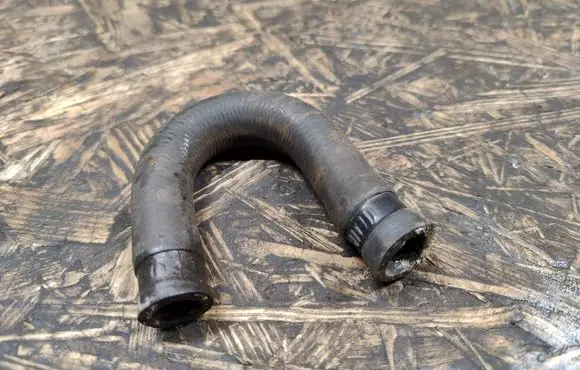 Mercedes-Benz SL R107 Engine coolant pipe/hose 10783119