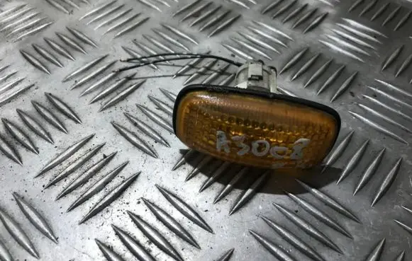 Nissan Almera Front fender indicator light