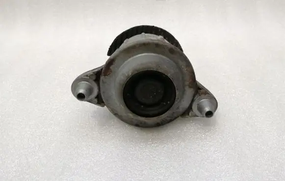 Mercedes-Benz CLS C218 AMG Engine mount bracket A2182400117