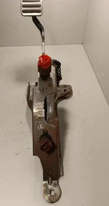 Nissan Qashqai Clutch pedal E001052X11