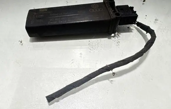 Audi A8 S8 D3 4E Tire pressure sensor 4E0907277