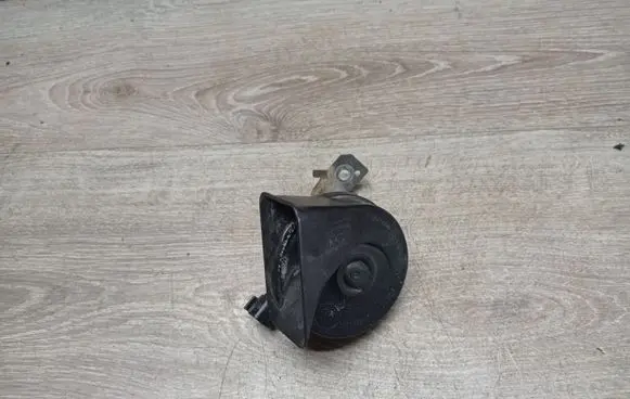 Volvo V70 Horn signal A046522