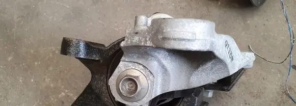 Mazda 6 Engine mount bracket