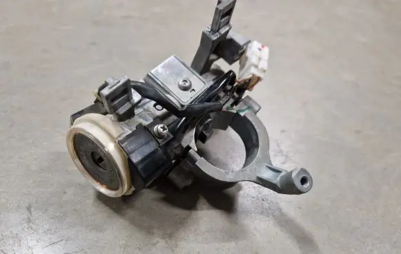 Mitsubishi L200 Ignition lock