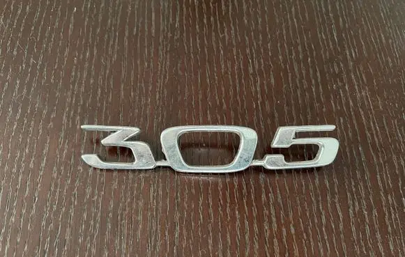 Peugeot 305 Manufacturers badge/model letters 