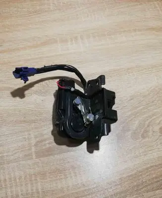 Toyota Prius (XW20) Rear glass lock/latch BLUE