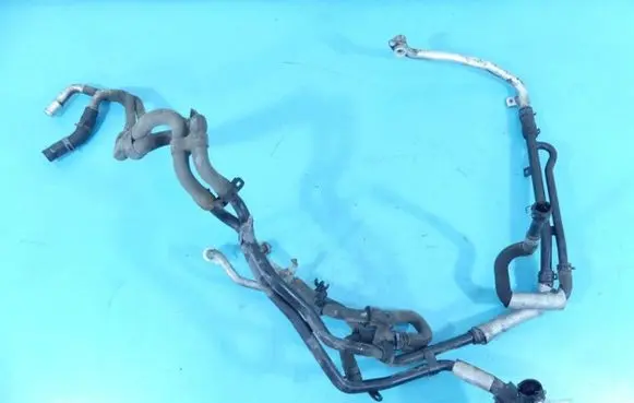 Volkswagen Touareg II Engine coolant pipe/hose 7P0121065M IMPRK1335656