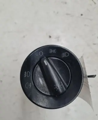 Volkswagen Golf IV Light switch 1C0941531A