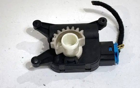 Volkswagen PASSAT B6 Air flap motor/actuator 3C0907511D