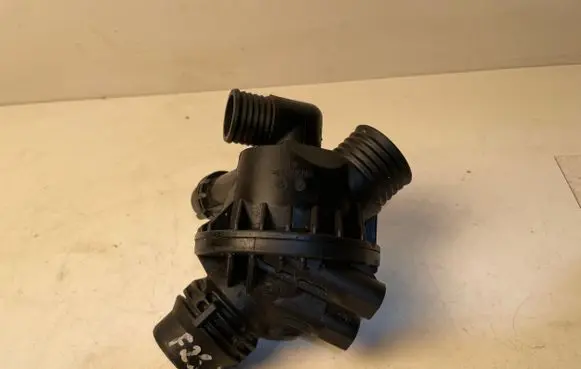 BMW X3 F25 Thermostat/thermostat housing 7586784 758678402