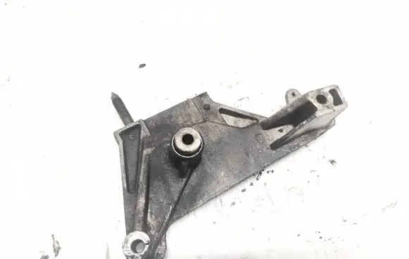 Hyundai Santa Fe Engine mounting bracket