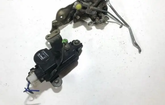 Mitsubishi Space Wagon Front door lock nb655572 152800-5750