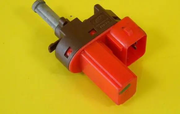 Ford Mondeo Mk III Brake pedal sensor switch 95BB-7C534-AC 95BB7C534AC
