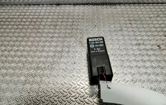 Glow plug pre-heat relay
