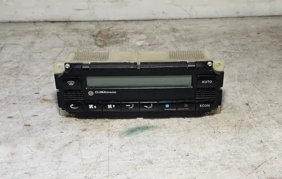 Volkswagen PASSAT B5 Climate control unit