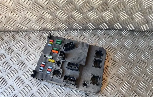 Citroen Berlingo Fuse module 9657999680