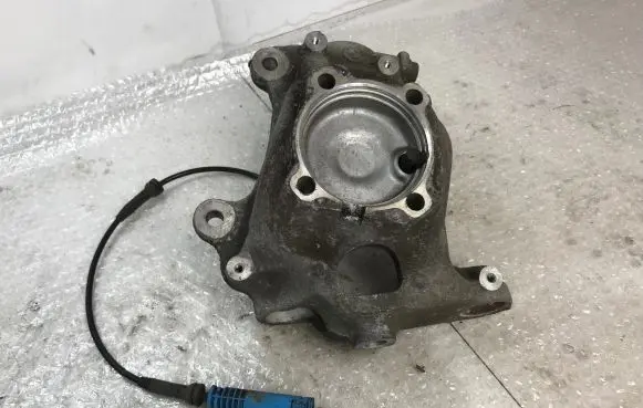 BMW 5 E60 E61 Front wheel hub 6760954 31216760954