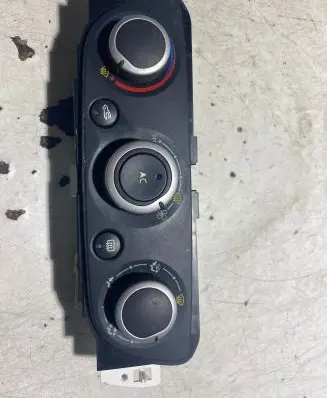 Renault Megane III Climate control unit T1001877V