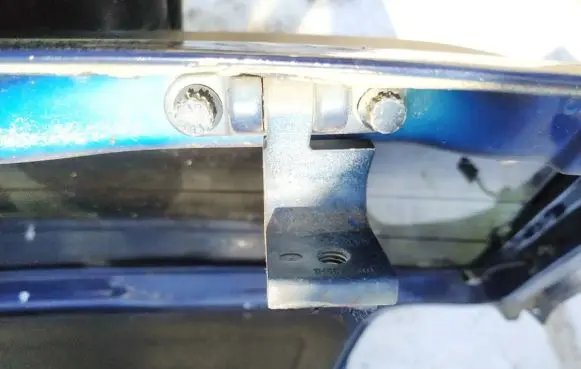 Volkswagen Golf III Tailgate/trunk/boot hinge