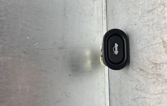 Saab 9-5 Tailgate opening switch 4733440 156796