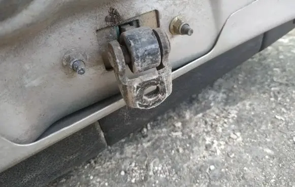 Ford Mondeo Mk III Rear door check strap stopper