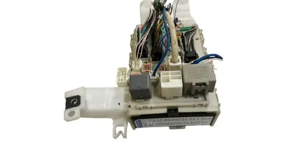 Toyota Auris 150 Fuse module 8273002130A 7A260631 74700209