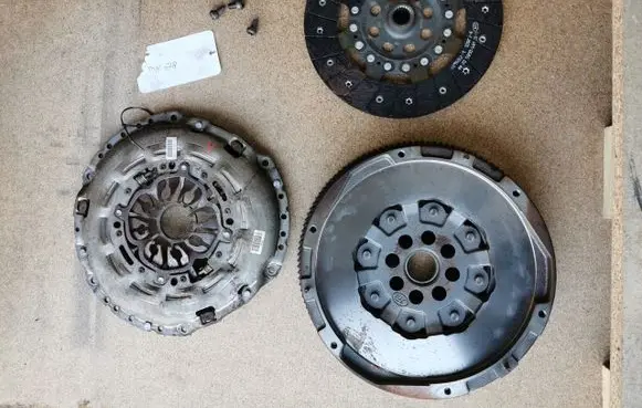Nissan NV400 Dual mass flywheel 