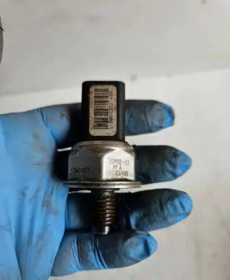 Fuel pressure sensor