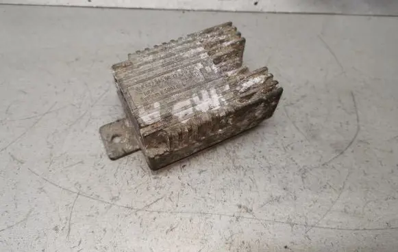 Mercedes-Benz A W168 Coolant fan relay A0275458032