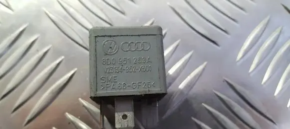 Volkswagen PASSAT B5.5 Other relay 8D0951253A V23134-B52-X301