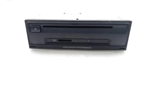 Volkswagen Golf Cross Radio/CD/DVD/GPS head unit 5G0035820A