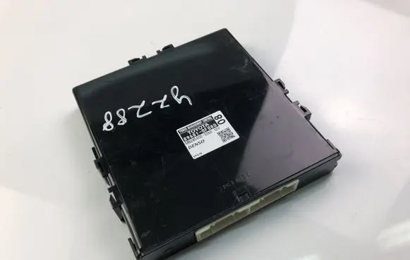 Toyota Avensis T250 Other control units/modules 896810F080