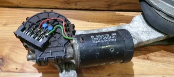 Mercedes-Benz E W210 Wiper motor 3395107084 0390241429