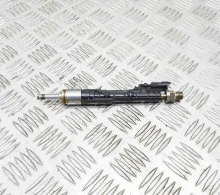 BMW M4 F82 F83 Fuel injector 7639994