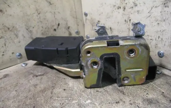 Volvo S40, V40 Front door lock CENTRIN2K