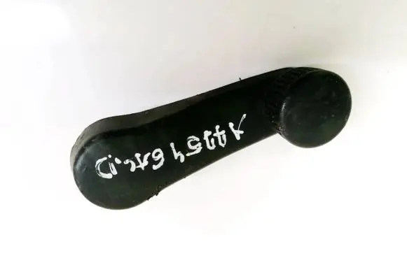 Volkswagen PASSAT B4 Front door window winding handle 3A0837581