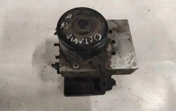 Skoda Octavia Mk1 (1U) ABS Pump 1J0907379Q 1J0614217E