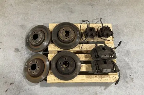 BMW 3 E90 E91 Brake discs and calipers set 5730348 6855000 6855004