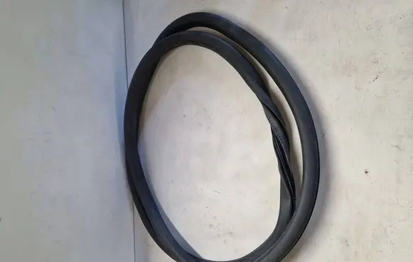 Rear door rubber seal (on body)