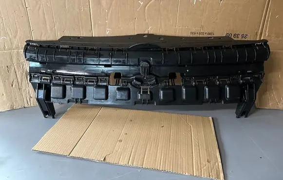 Volkswagen Caddy Front bumper upper radiator grill 2K7807231E