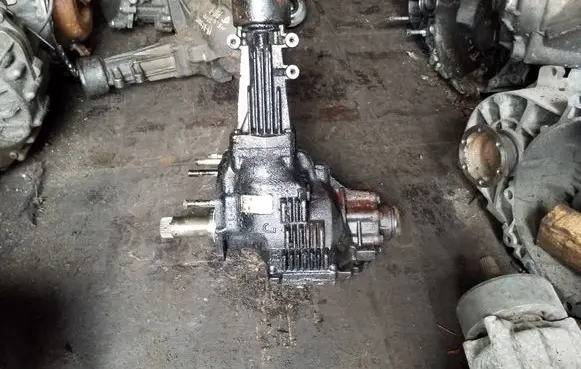 Toyota RAV 4 (XA20) Gearbox transfer box case 81Y360