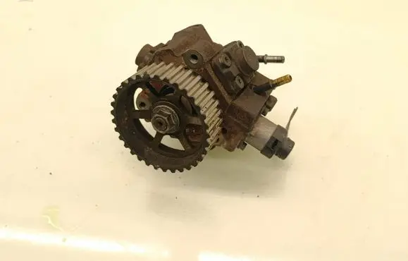 Renault Megane III Fuel injection high pressure pump 8200561664 01003359557 0445010148