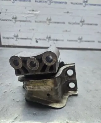Engine mount bracket
